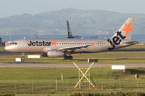 Jetstar Airways Airbus A320-200 VH-VFK at Auckland International Airport (NZAA/AKL) Jetstar Airways Airbus A320-200 VH-VFK at Auckland International Airport (NZAA/AKL)