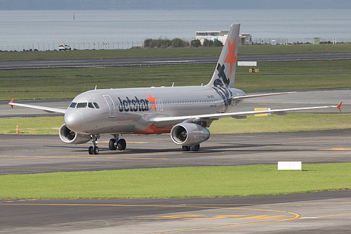 Jetstar Airways Airbus A320-200 VH-VFK at Auckland International Airport (NZAA/AKL) Jetstar Airways Airbus A320-200 VH-VFK at Auckland International Airport (NZAA/AKL)