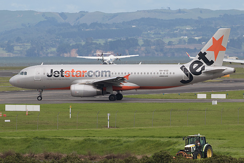 Jetstar Airways Airbus A320-200 VH-VGO at Auckland International Airport (NZAA/AKL) Jetstar Airways Airbus A320-200 VH-VGO at Auckland International Airport (NZAA/AKL)