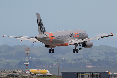 Jetstar Airways Airbus A320-200 VH-VGV at Auckland International Airport (NZAA/AKL) Jetstar Airways Airbus A320-200 VH-VGV at Auckland International Airport (NZAA/AKL)