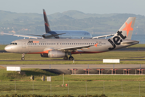 Jetstar Airways Airbus A320-200 VH-VQU at Auckland International Airport (NZAA/AKL) Jetstar Airways Airbus A320-200 VH-VQU at Auckland International Airport (NZAA/AKL)