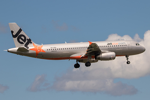 Jetstar Airways Airbus A320-200 VH-VQU at Auckland International Airport (NZAA/AKL) Jetstar Airways Airbus A320-200 VH-VQU at Auckland International Airport (NZAA/AKL)
