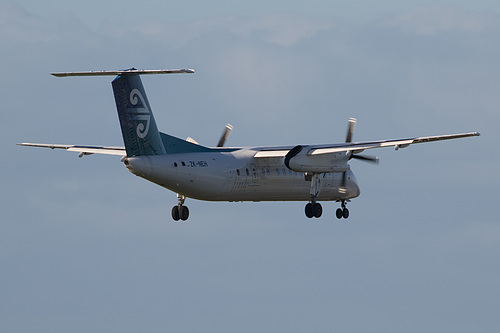 Air Nelson DHC Dash-8-300 ZK-NEH at Auckland International Airport (NZAA/AKL)