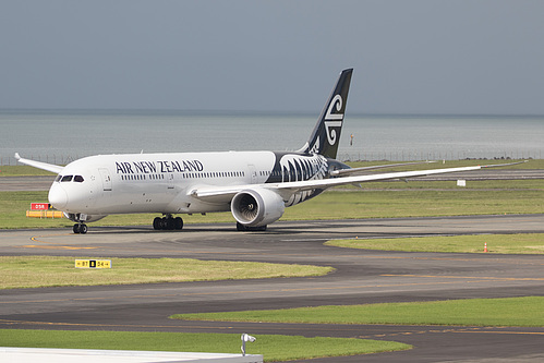 Air New Zealand Boeing 787-9 ZK-NZG at Auckland International Airport (NZAA/AKL) Air New Zealand Boeing 787-9 ZK-NZG at Auckland International Airport (NZAA/AKL)