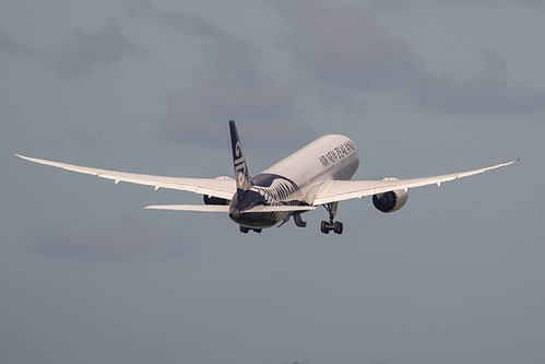 Air New Zealand Boeing 787-9 ZK-NZJ at Auckland International Airport (NZAA/AKL)