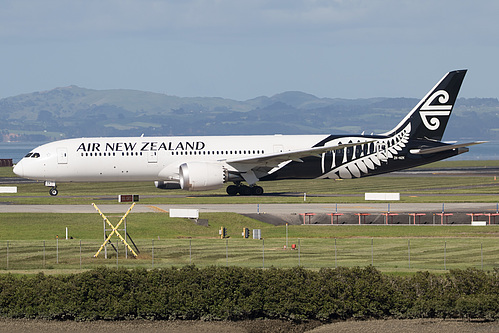 Air New Zealand Boeing 787-9 ZK-NZK at Auckland International Airport (NZAA/AKL) Air New Zealand Boeing 787-9 ZK-NZK at Auckland International Airport (NZAA/AKL)