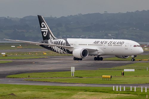 Air New Zealand Boeing 787-9 ZK-NZM at Auckland International Airport (NZAA/AKL) Air New Zealand Boeing 787-9 ZK-NZM at Auckland International Airport (NZAA/AKL)
