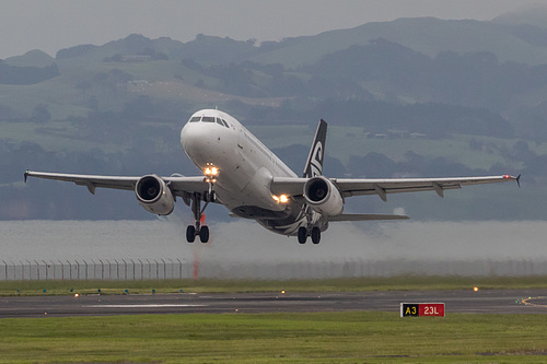 Air New Zealand Airbus A320-200 ZK-OJE at Auckland International Airport (NZAA/AKL)