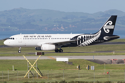 Air New Zealand Airbus A320-200 ZK-OJE at Auckland International Airport (NZAA/AKL)