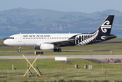 Air New Zealand Airbus A320-200 ZK-OJE at Auckland International Airport (NZAA/AKL) Air New Zealand Airbus A320-200 ZK-OJE at Auckland International Airport (NZAA/AKL)