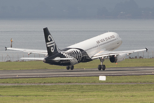 Air New Zealand Airbus A320-200 ZK-OJI at Auckland International Airport (NZAA/AKL)