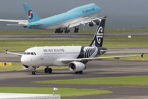Air New Zealand Airbus A320-200 ZK-OJO at Auckland International Airport (NZAA/AKL)