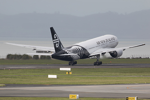 Air New Zealand Boeing 777-200ER ZK-OKC at Auckland International Airport (NZAA/AKL)