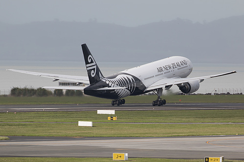 Air New Zealand Boeing 777-200ER ZK-OKC at Auckland International Airport (NZAA/AKL) Air New Zealand Boeing 777-200ER ZK-OKC at Auckland International Airport (NZAA/AKL)