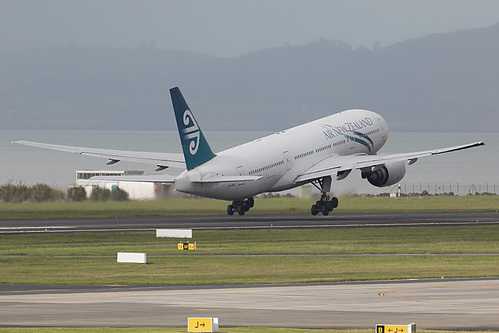 Air New Zealand Boeing 777-200ER ZK-OKD at Auckland International Airport (NZAA/AKL) Air New Zealand Boeing 777-200ER ZK-OKD at Auckland International Airport (NZAA/AKL)