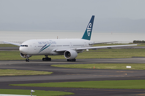 Air New Zealand Boeing 777-200ER ZK-OKD at Auckland International Airport (NZAA/AKL)