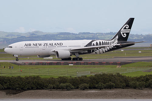 Air New Zealand Boeing 777-200ER ZK-OKE at Auckland International Airport (NZAA/AKL)