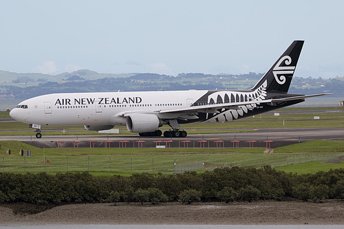 Air New Zealand Boeing 777-200ER ZK-OKE at Auckland International Airport (NZAA/AKL) Air New Zealand Boeing 777-200ER ZK-OKE at Auckland International Airport (NZAA/AKL)