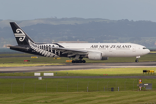 Air New Zealand Boeing 777-200ER ZK-OKE at Auckland International Airport (NZAA/AKL)