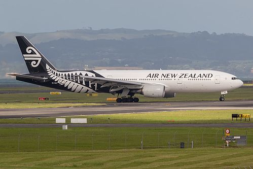 Air New Zealand Boeing 777-200ER ZK-OKE at Auckland International Airport (NZAA/AKL) Air New Zealand Boeing 777-200ER ZK-OKE at Auckland International Airport (NZAA/AKL)