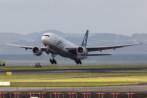 Air New Zealand Boeing 777-200ER ZK-OKH at Auckland International Airport (NZAA/AKL) Air New Zealand Boeing 777-200ER ZK-OKH at Auckland International Airport (NZAA/AKL)