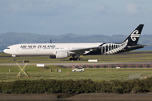 Air New Zealand Boeing 777-300ER ZK-OKM at Auckland International Airport (NZAA/AKL) Air New Zealand Boeing 777-300ER ZK-OKM at Auckland International Airport (NZAA/AKL)