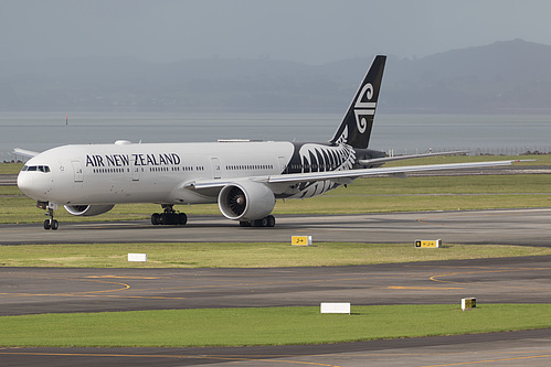 Air New Zealand Boeing 777-300ER ZK-OKP at Auckland International Airport (NZAA/AKL)