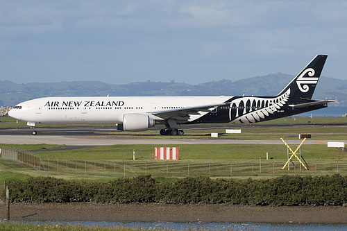 Air New Zealand Boeing 777-300ER ZK-OKR at Auckland International Airport (NZAA/AKL)