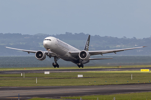 Air New Zealand Boeing 777-300ER ZK-OKS at Auckland International Airport (NZAA/AKL)
