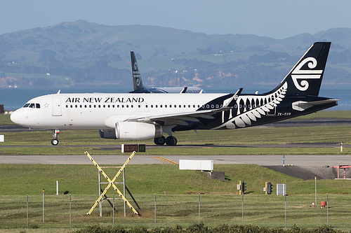 Air New Zealand Airbus A320-200 ZK-OXB at Auckland International Airport (NZAA/AKL)