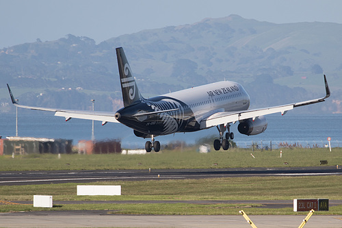 Air New Zealand Airbus A320-200 ZK-OXD at Auckland International Airport (NZAA/AKL)