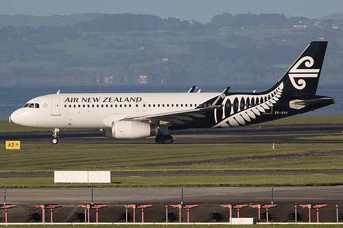 Air New Zealand Airbus A320-200 ZK-OXE at Auckland International Airport (NZAA/AKL) Air New Zealand Airbus A320-200 ZK-OXE at Auckland International Airport (NZAA/AKL)