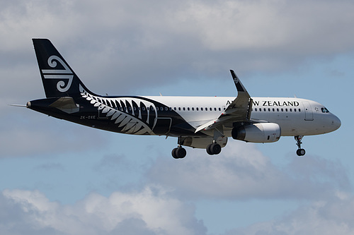 Air New Zealand Airbus A320-200 ZK-OXE at Auckland International Airport (NZAA/AKL) Air New Zealand Airbus A320-200 ZK-OXE at Auckland International Airport (NZAA/AKL)