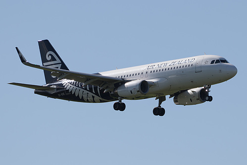 Air New Zealand Airbus A320-200 ZK-OXE at Auckland International Airport (NZAA/AKL) Air New Zealand Airbus A320-200 ZK-OXE at Auckland International Airport (NZAA/AKL)
