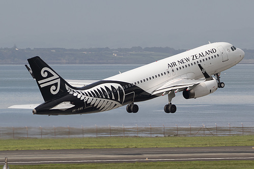 Air New Zealand Airbus A320-200 ZK-OXE at Auckland International Airport (NZAA/AKL)