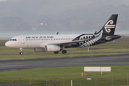 Air New Zealand Airbus A320-200 ZK-OXH at Auckland International Airport (NZAA/AKL)