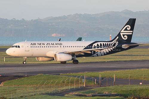 Air New Zealand Airbus A320-200 ZK-OXI at Auckland International Airport (NZAA/AKL) Air New Zealand Airbus A320-200 ZK-OXI at Auckland International Airport (NZAA/AKL)