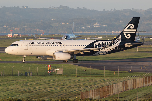 Air New Zealand Airbus A320-200 ZK-OXJ at Auckland International Airport (NZAA/AKL)