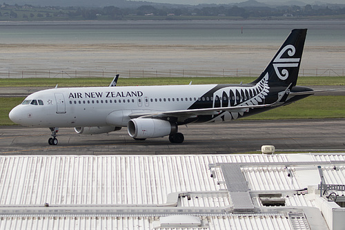 Air New Zealand Airbus A320-200 ZK-OXJ at Auckland International Airport (NZAA/AKL)