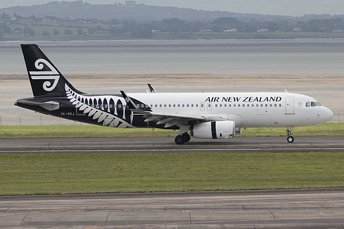 Air New Zealand Airbus A320-200 ZK-OXJ at Auckland International Airport (NZAA/AKL)
