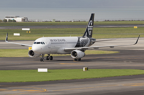 Air New Zealand Airbus A320-200 ZK-OXK at Auckland International Airport (NZAA/AKL)