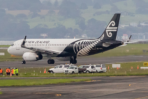 Air New Zealand Airbus A320-200 ZK-OXL at Auckland International Airport (NZAA/AKL)
