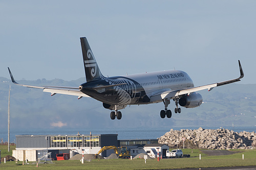 Air New Zealand Airbus A320-200 ZK-OXL at Auckland International Airport (NZAA/AKL)