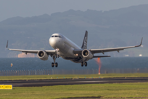 Air New Zealand Airbus A320-200 ZK-OXM at Auckland International Airport (NZAA/AKL) Air New Zealand Airbus A320-200 ZK-OXM at Auckland International Airport (NZAA/AKL)