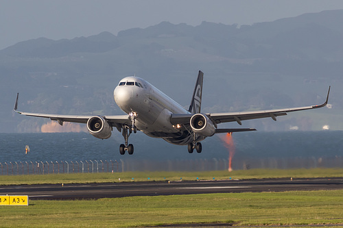 Air New Zealand Airbus A320-200 ZK-OXM at Auckland International Airport (NZAA/AKL)