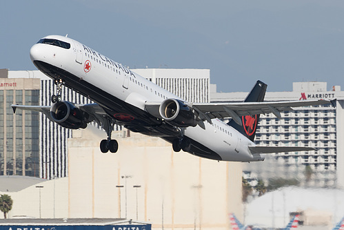 Air Canada Airbus A321-200 C-FGKP at Los Angeles International Airport (KLAX/LAX)