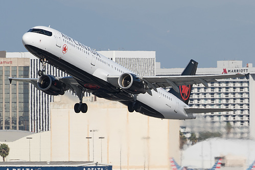 Air Canada Airbus A321-200 C-FGKP at Los Angeles International Airport (KLAX/LAX) Air Canada Airbus A321-200 C-FGKP at Los Angeles International Airport (KLAX/LAX)