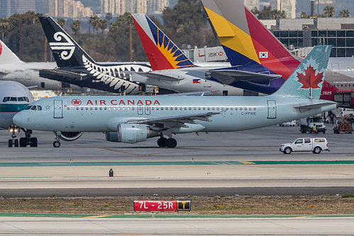 Air Canada Airbus A320-200 C-FPWE at Los Angeles International Airport (KLAX/LAX)