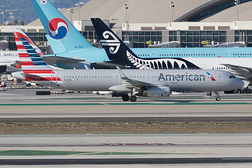 American Airlines Airbus A321-200 N127AA at Los Angeles International Airport (KLAX/LAX)
