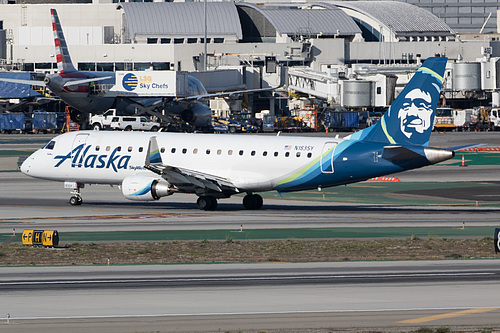 SkyWest Airlines Embraer ERJ-175 N183SY at Los Angeles International Airport (KLAX/LAX)